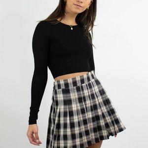 Super cute plaid skirt! Never worn